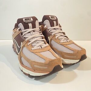 Nike Zoom Vomero 5 Sneakers